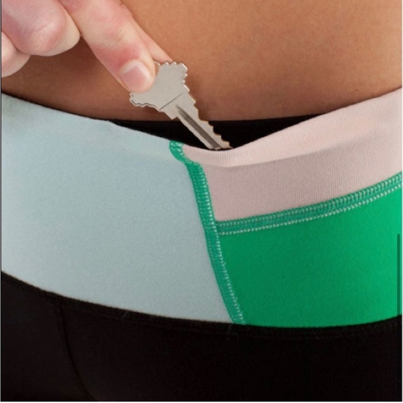 Lululemon boogie short - reversible hot yoga short - Picture 4 of 8